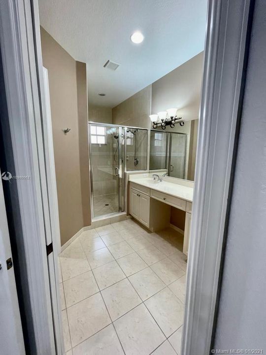 最近租的: $2,750 (3 贝兹, 2 浴室, 1524 平方英尺)