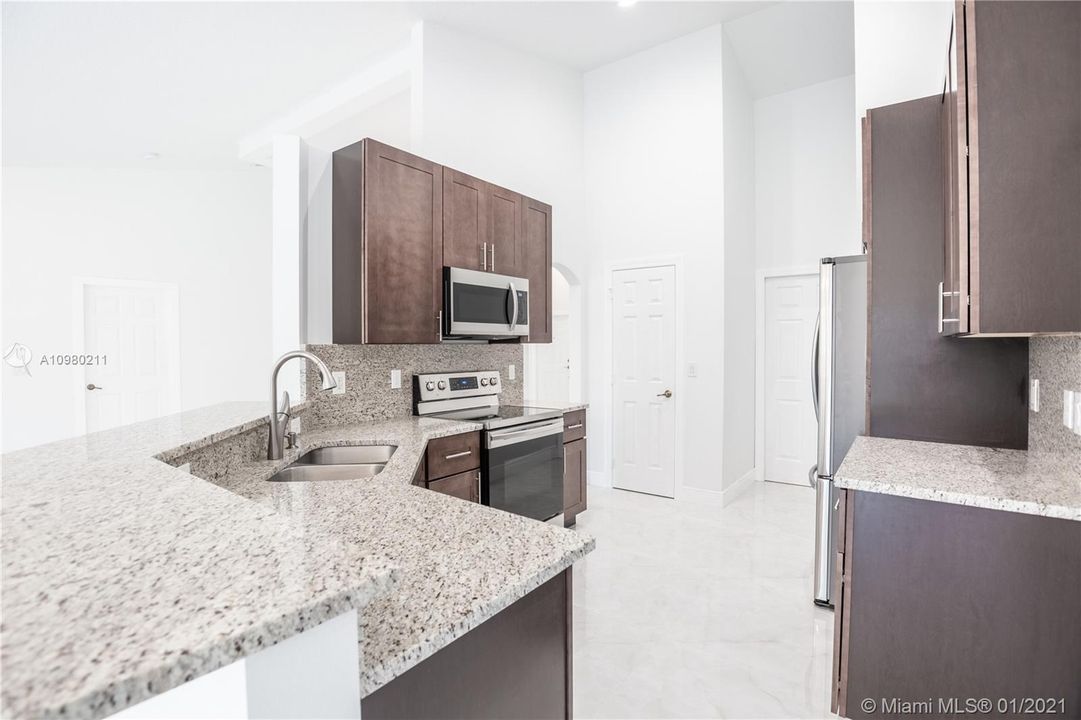 Recently Sold: $440,000 (3 beds, 2 baths, 1808 Square Feet)