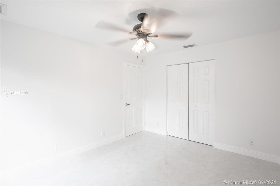 Recently Sold: $440,000 (3 beds, 2 baths, 1808 Square Feet)