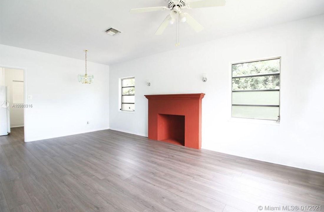 Recently Sold: $319,000 (2 beds, 1 baths, 1174 Square Feet)