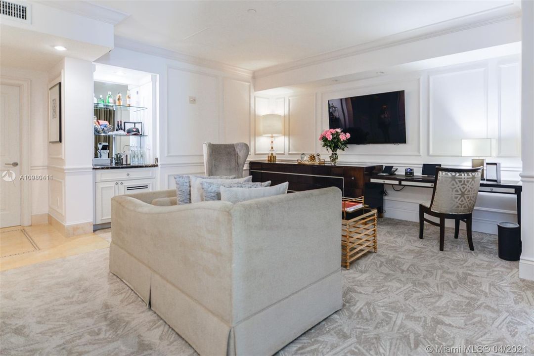Recently Sold: $870,000 (1 beds, 1 baths, 709 Square Feet)