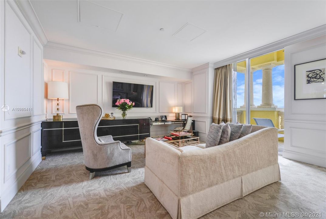 Recently Sold: $870,000 (1 beds, 1 baths, 709 Square Feet)