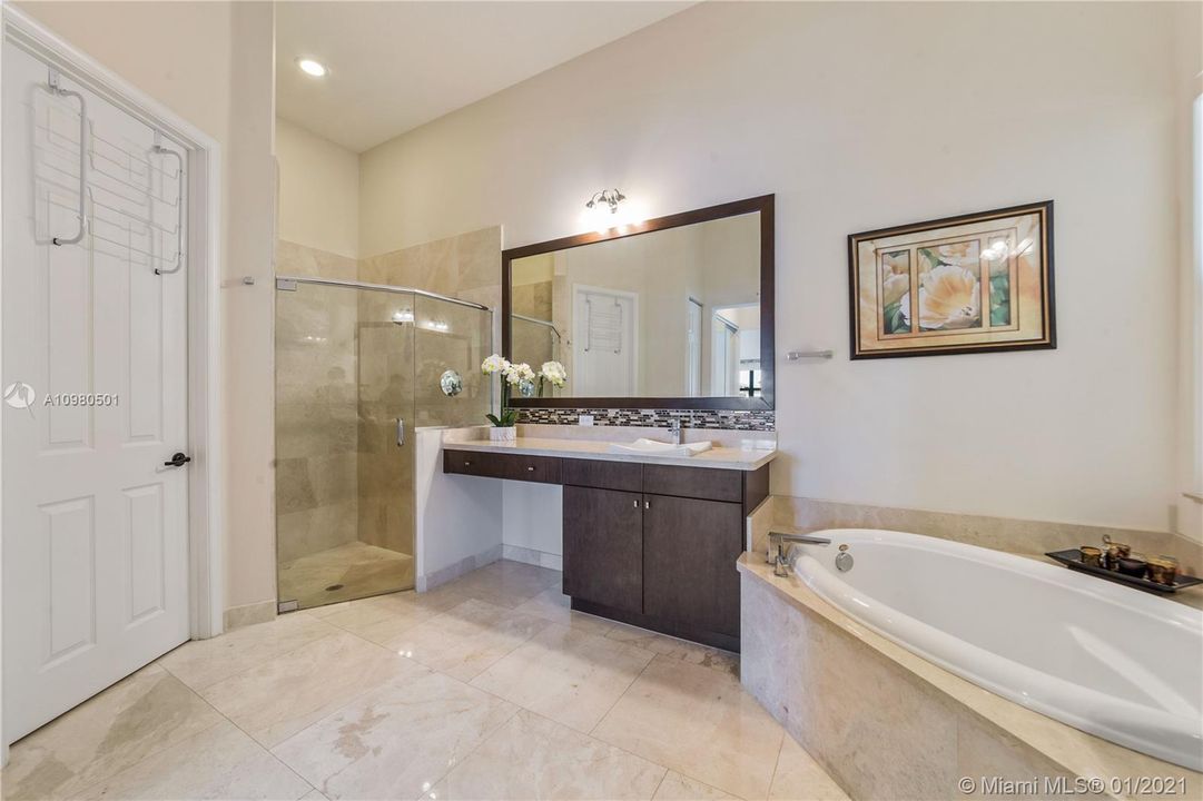 最近售出: $875,000 (4 贝兹, 3 浴室, 2860 平方英尺)