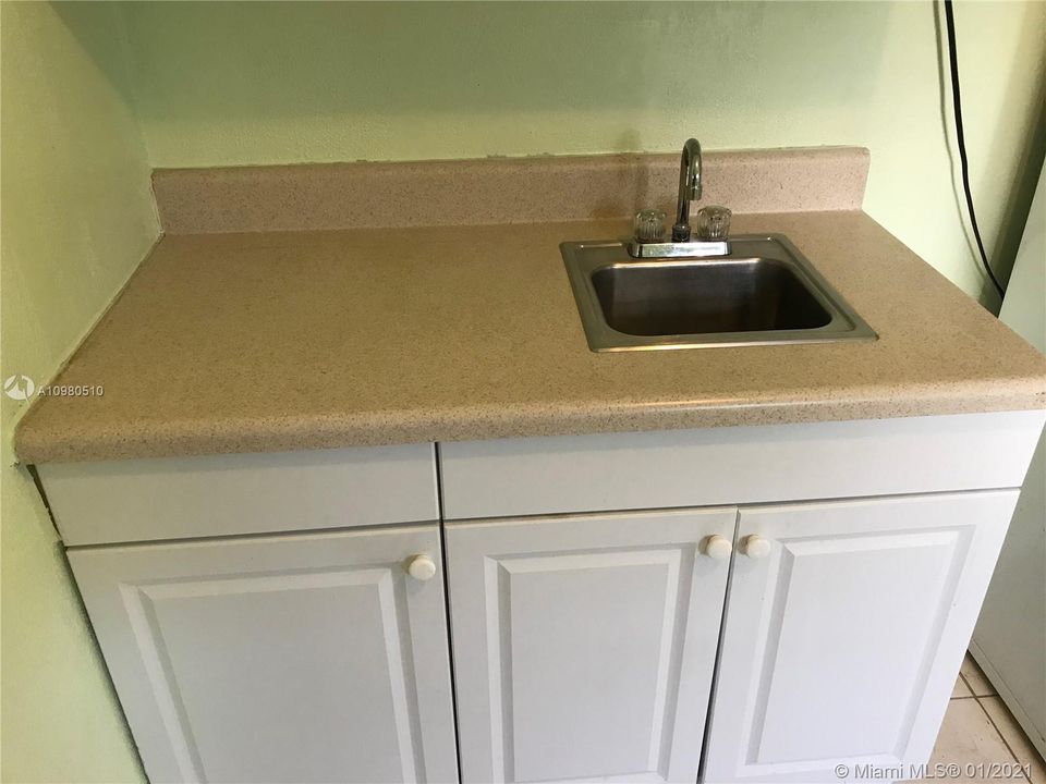 Recently Rented: $900 (1 beds, 1 baths, 1318 Square Feet)