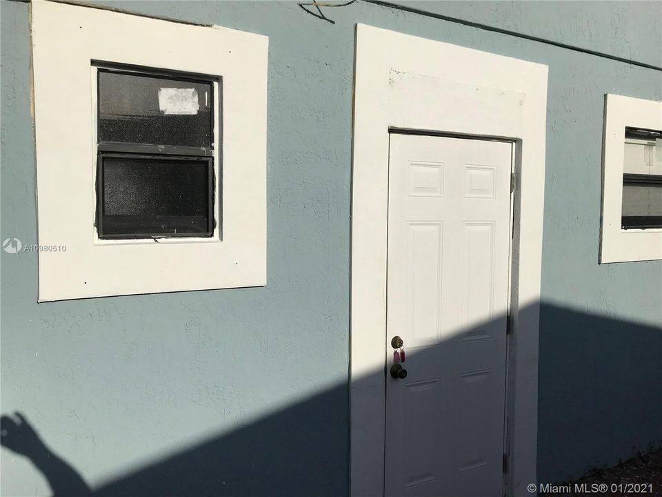 Recently Rented: $900 (1 beds, 1 baths, 1318 Square Feet)