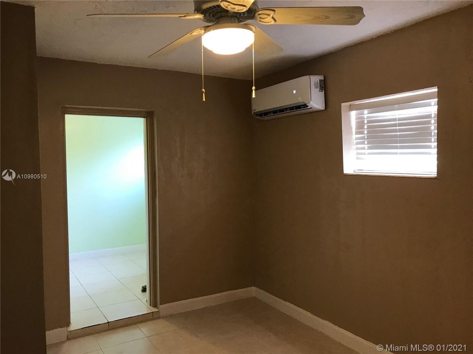 Recently Rented: $900 (1 beds, 1 baths, 1318 Square Feet)