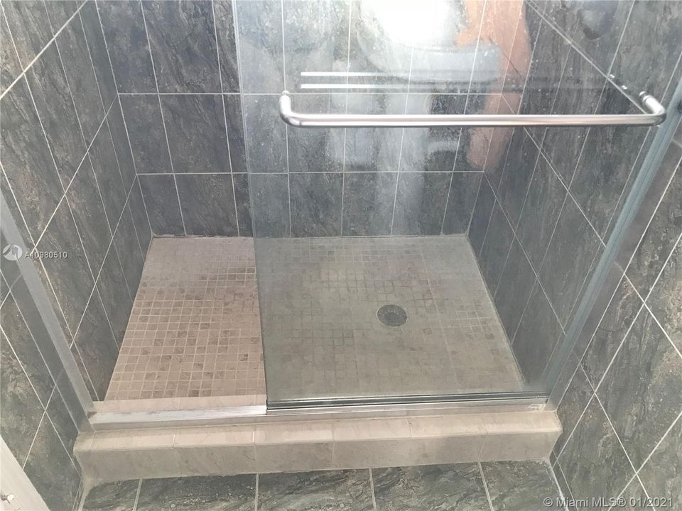 Recently Rented: $900 (1 beds, 1 baths, 1318 Square Feet)