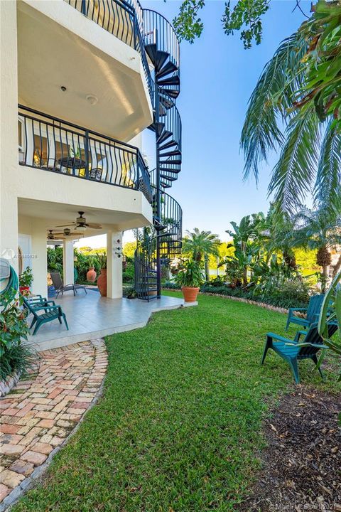 Recently Sold: $1,995,000 (4 beds, 4 baths, 2829 Square Feet)