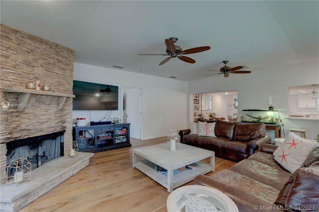 Recently Sold: $595,000 (3 beds, 3 baths, 2256 Square Feet)