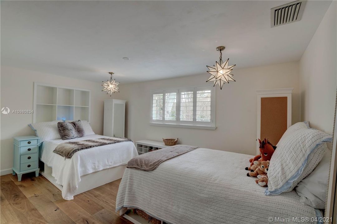 Recently Sold: $595,000 (3 beds, 3 baths, 2256 Square Feet)