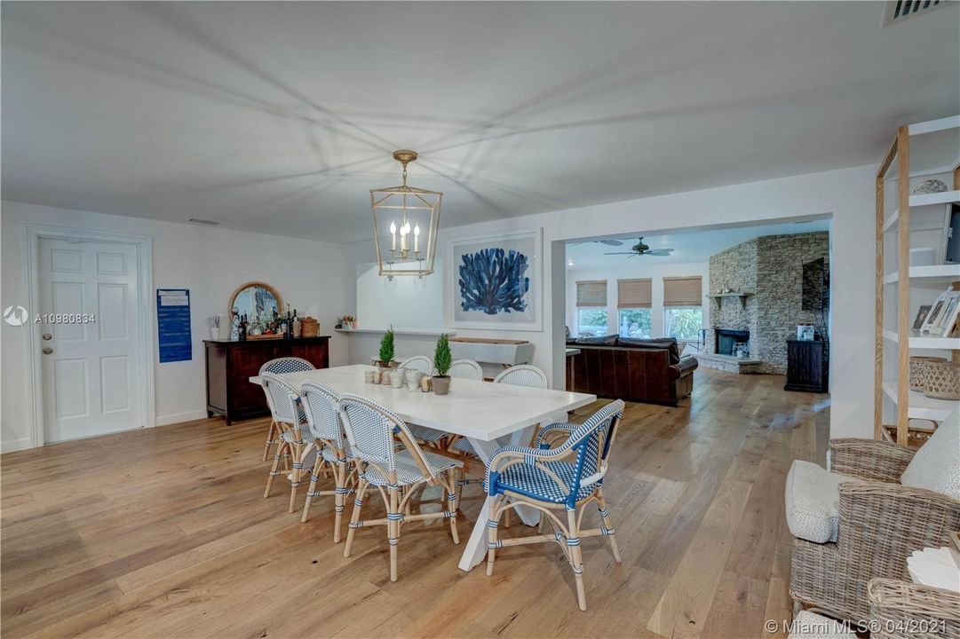 Recently Sold: $595,000 (3 beds, 3 baths, 2256 Square Feet)
