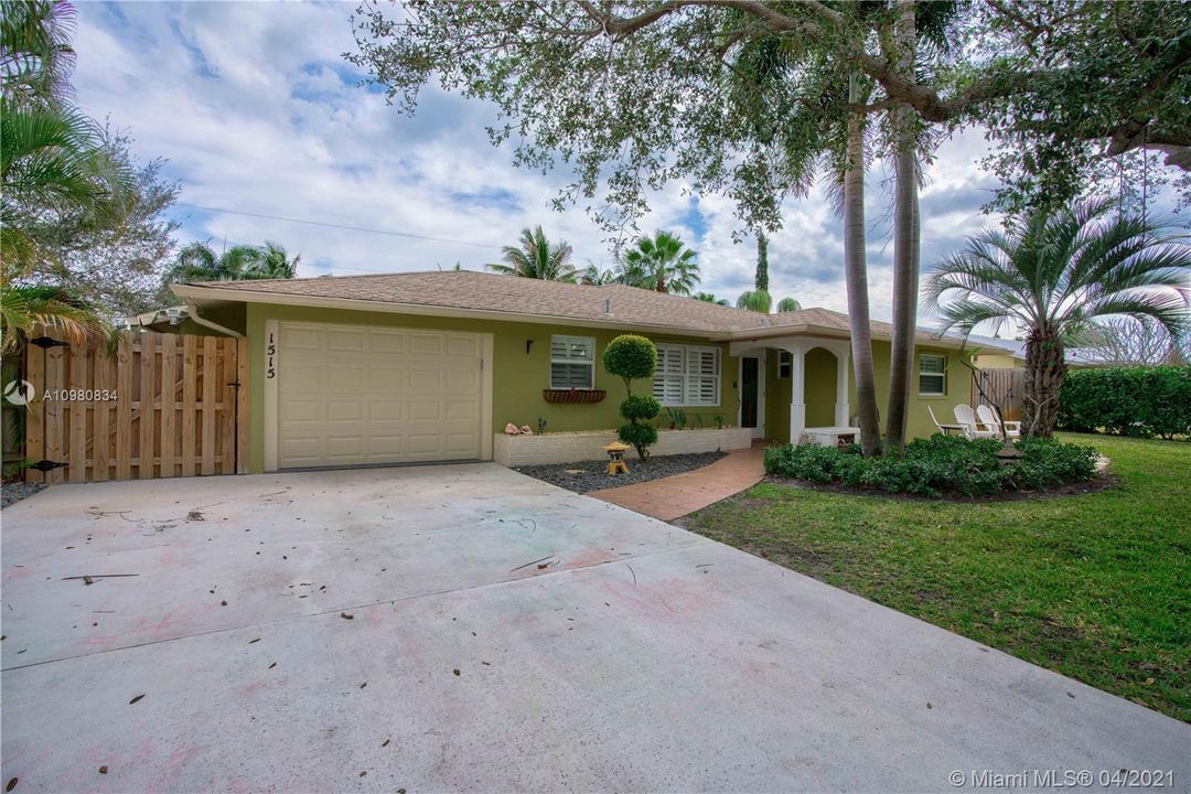 Recently Sold: $595,000 (3 beds, 3 baths, 2256 Square Feet)
