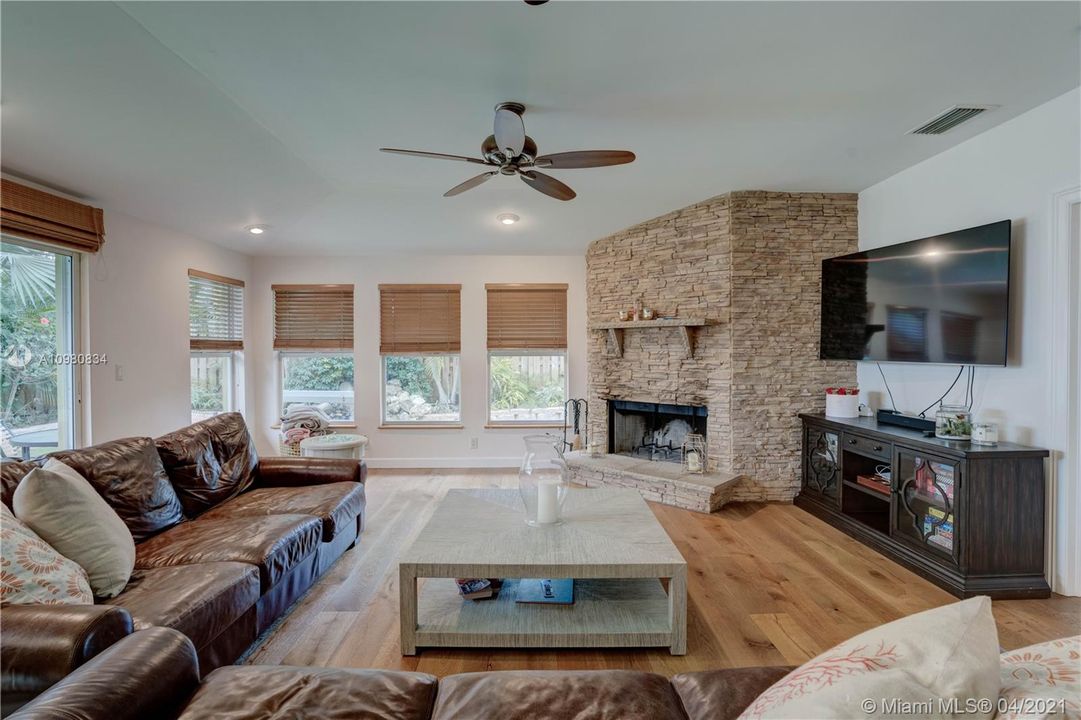 Recently Sold: $595,000 (3 beds, 3 baths, 2256 Square Feet)