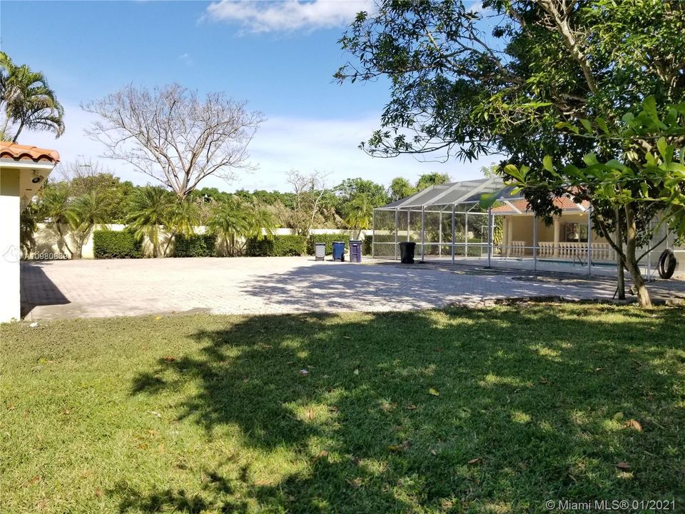 Recently Rented: $5,000 (4 beds, 4 baths, 4000 Square Feet)