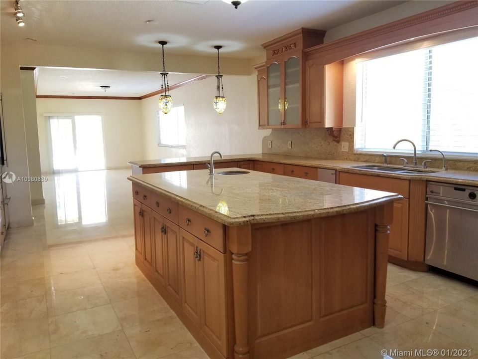 Recently Rented: $5,000 (4 beds, 4 baths, 4000 Square Feet)