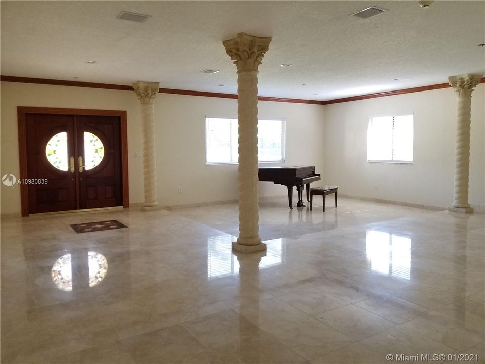 Recently Rented: $5,000 (4 beds, 4 baths, 4000 Square Feet)