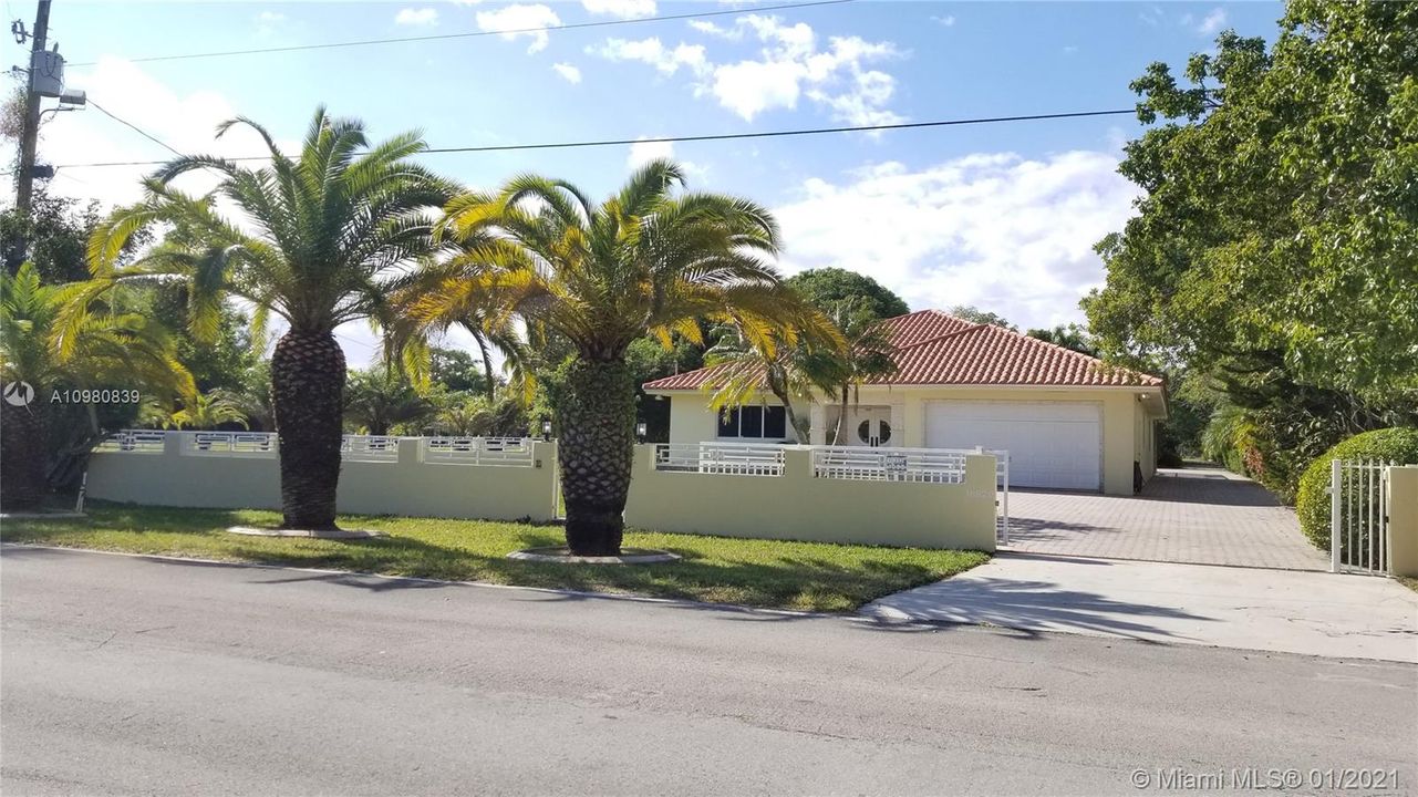 Recently Rented: $5,000 (4 beds, 4 baths, 4000 Square Feet)