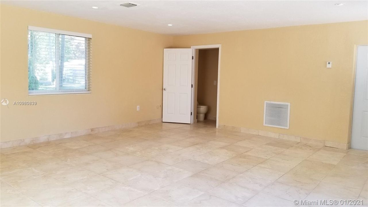 Recently Rented: $5,000 (4 beds, 4 baths, 4000 Square Feet)