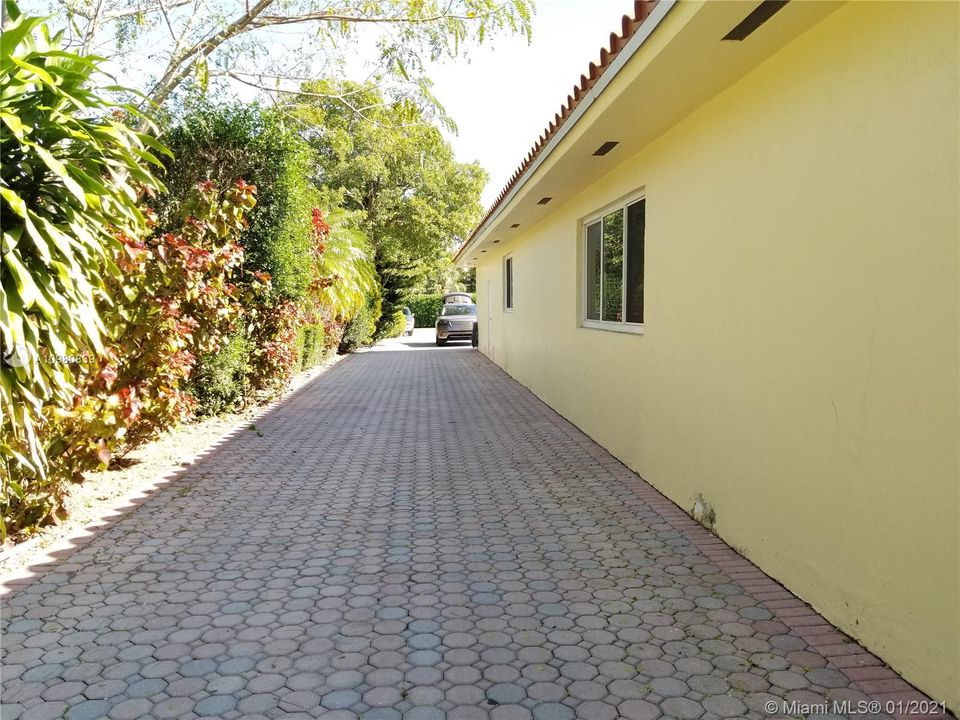 Recently Rented: $5,000 (4 beds, 4 baths, 4000 Square Feet)