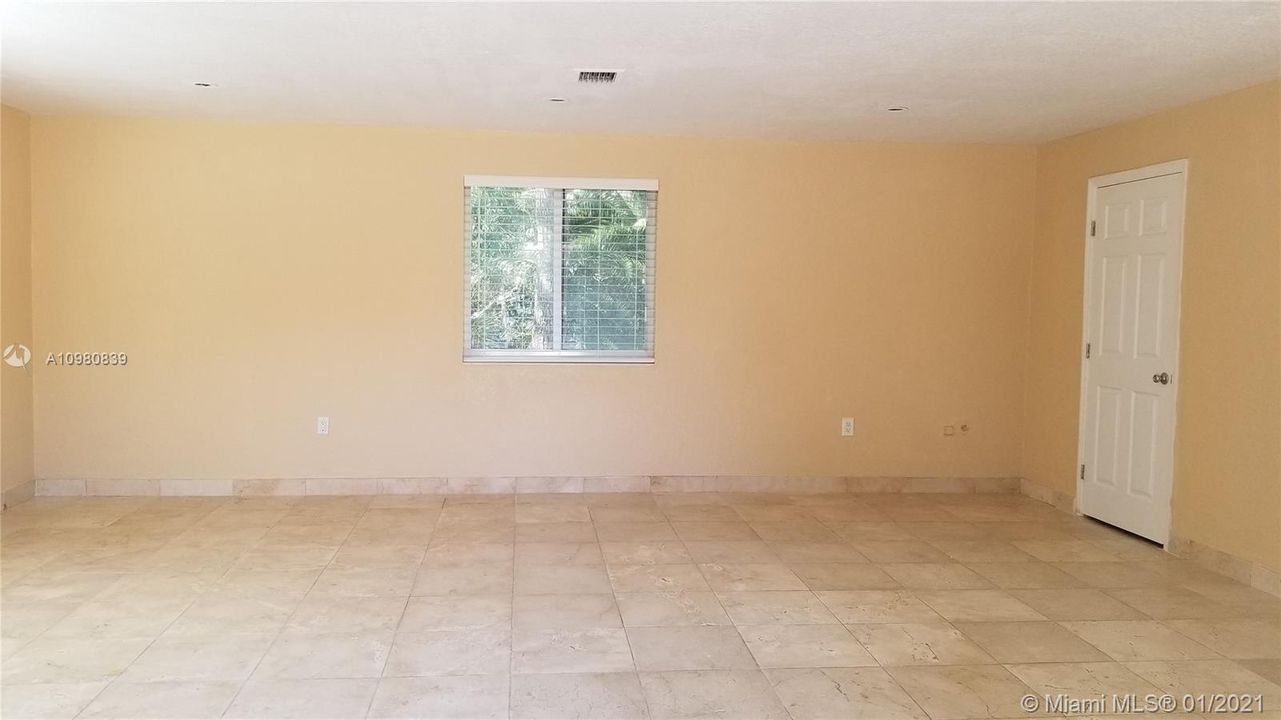 Recently Rented: $5,000 (4 beds, 4 baths, 4000 Square Feet)