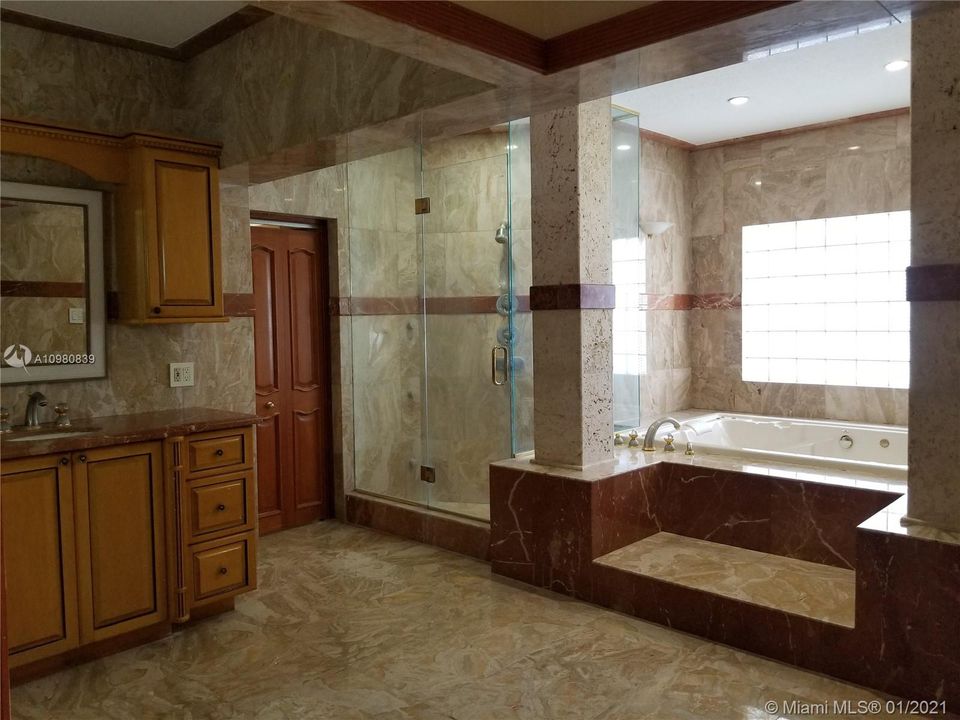 Recently Rented: $5,000 (4 beds, 4 baths, 4000 Square Feet)