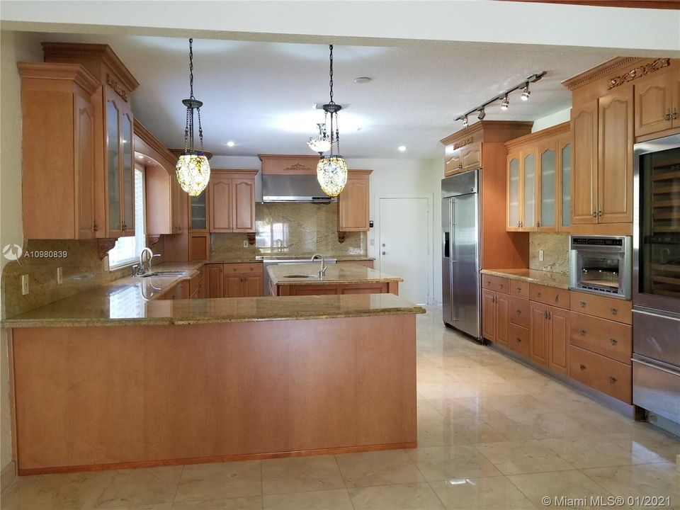 Recently Rented: $5,000 (4 beds, 4 baths, 4000 Square Feet)