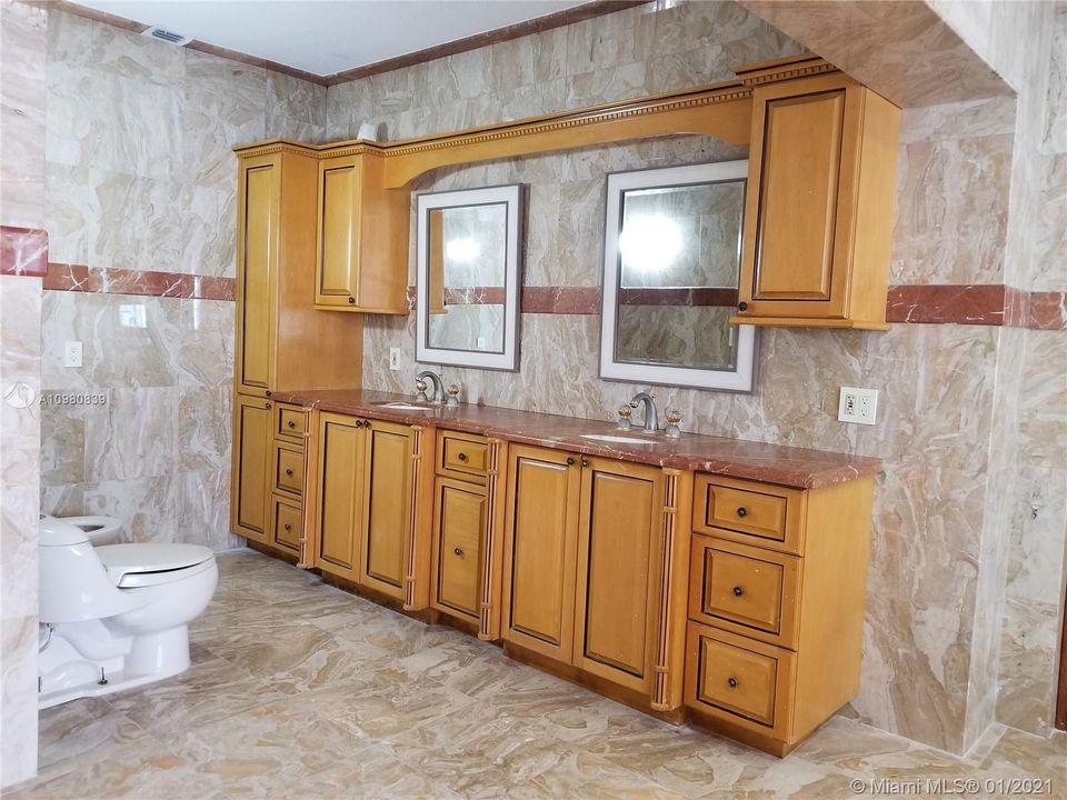 Recently Rented: $5,000 (4 beds, 4 baths, 4000 Square Feet)