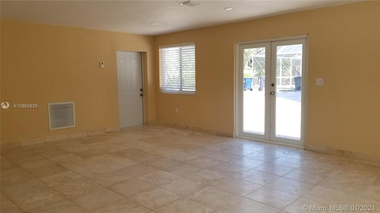 Recently Rented: $5,000 (4 beds, 4 baths, 4000 Square Feet)