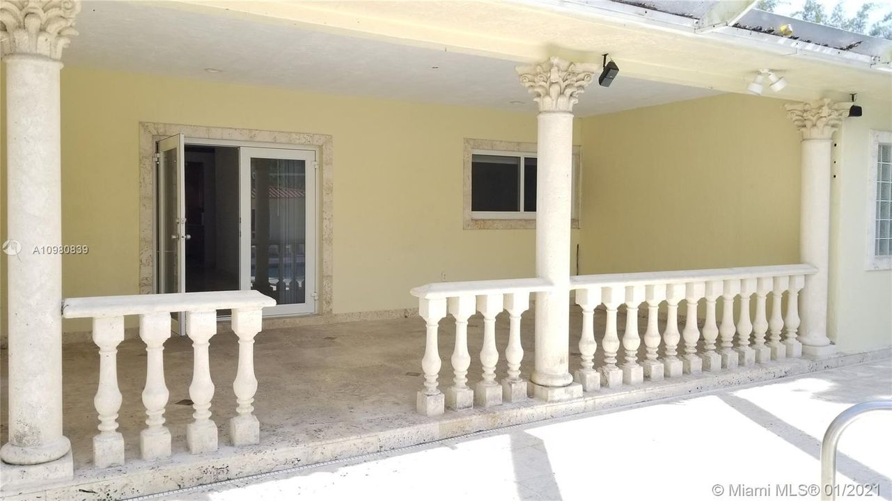 Recently Rented: $5,000 (4 beds, 4 baths, 4000 Square Feet)