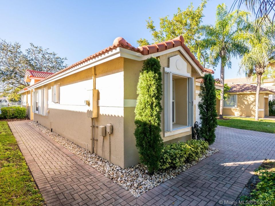 Recently Sold: $500,000 (3 beds, 2 baths, 1615 Square Feet)