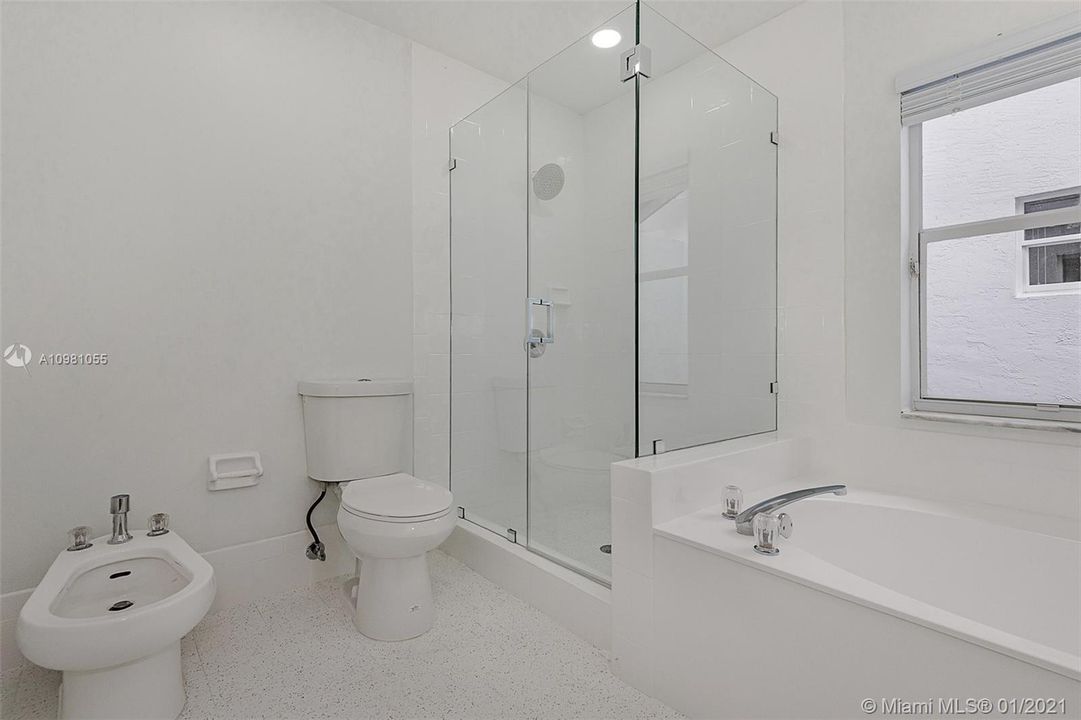最近售出: $480,000 (4 贝兹, 3 浴室, 1899 平方英尺)