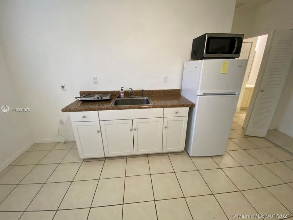 Recently Rented: $800 (1 beds, 1 baths, 180 Square Feet)