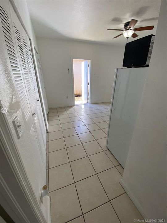 Recently Rented: $800 (1 beds, 1 baths, 180 Square Feet)