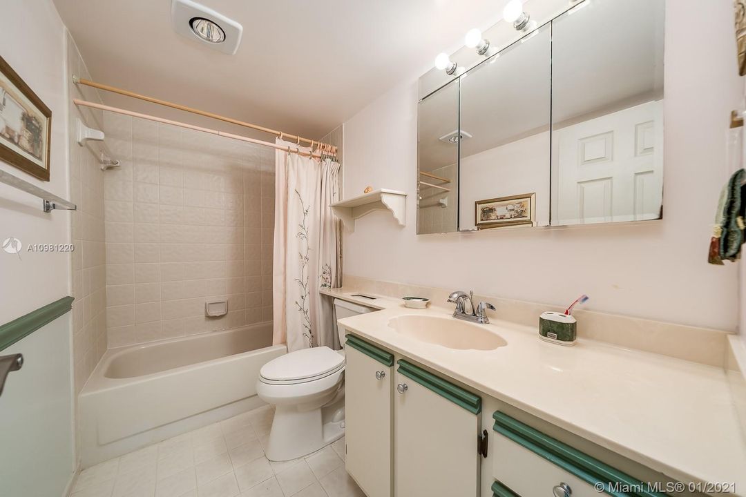 最近售出: $210,000 (2 贝兹, 2 浴室, 1190 平方英尺)