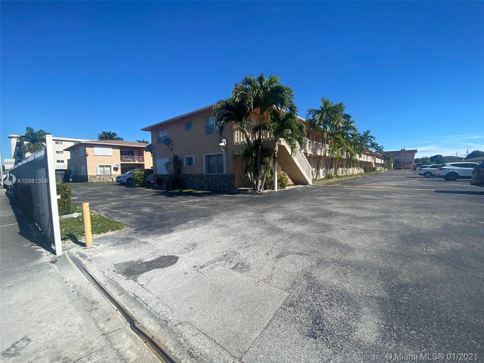 Recently Sold: $130,000 (1 beds, 1 baths, 591 Square Feet)