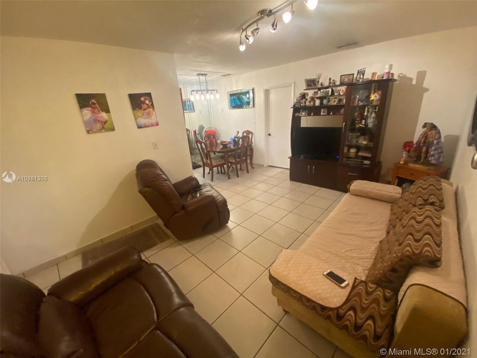 Recently Sold: $130,000 (1 beds, 1 baths, 591 Square Feet)