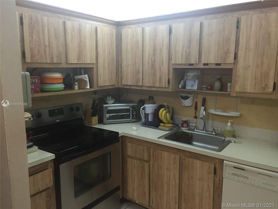 Recently Rented: $1,300 (2 beds, 2 baths, 880 Square Feet)
