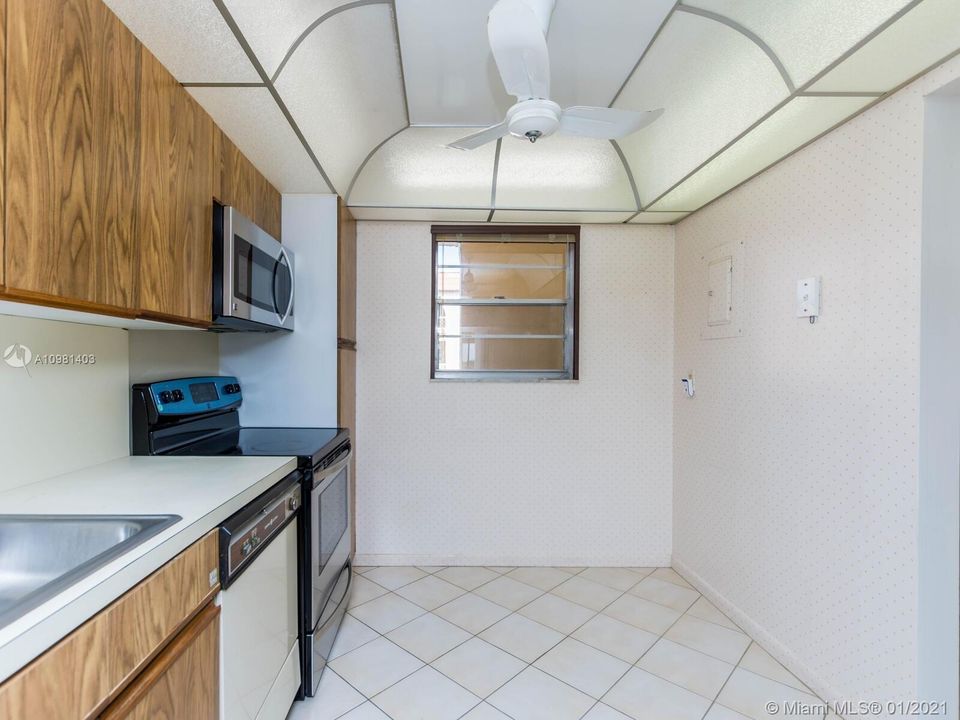 Recently Sold: $65,000 (1 beds, 1 baths, 867 Square Feet)