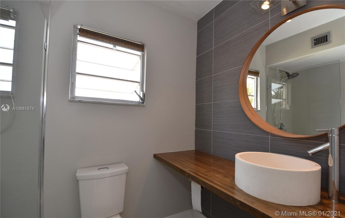 Vendido Recientemente: $350,000 (3 camas, 2 baños, 1837 Pies cuadrados)