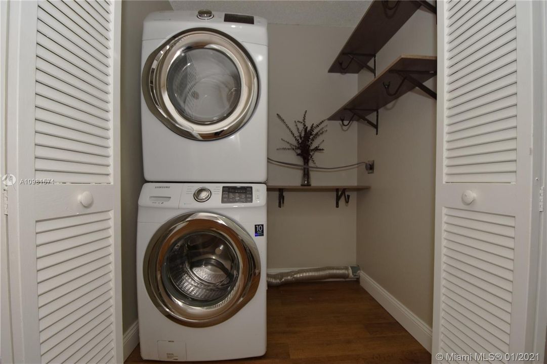 Vendido Recientemente: $350,000 (3 camas, 2 baños, 1837 Pies cuadrados)