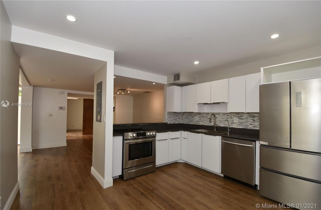 Vendido Recientemente: $350,000 (3 camas, 2 baños, 1837 Pies cuadrados)