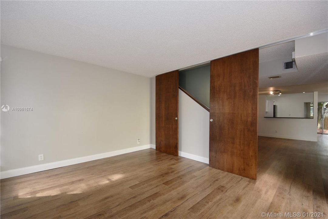 Vendido Recientemente: $350,000 (3 camas, 2 baños, 1837 Pies cuadrados)