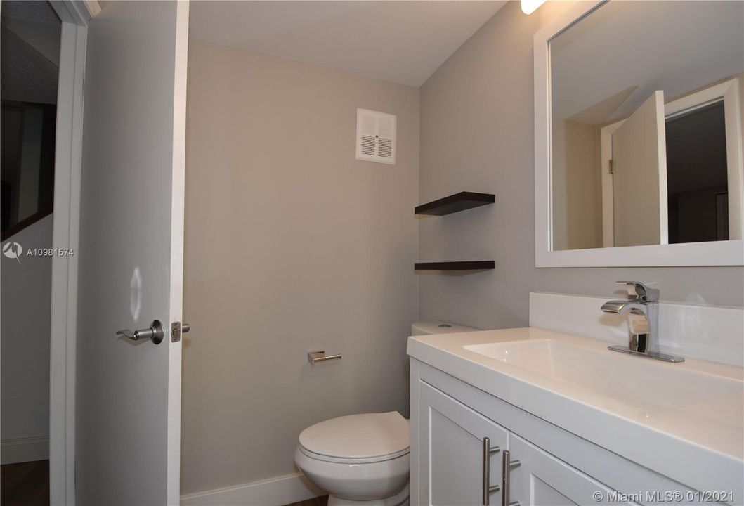 Vendido Recientemente: $350,000 (3 camas, 2 baños, 1837 Pies cuadrados)