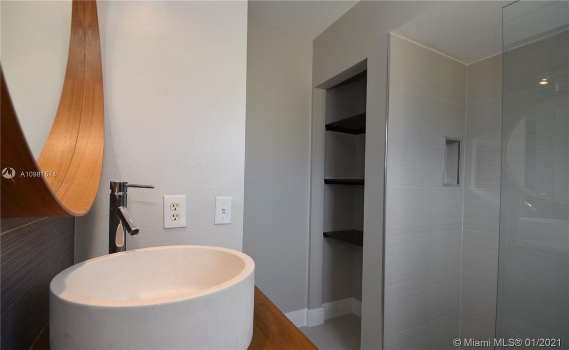 Vendido Recientemente: $350,000 (3 camas, 2 baños, 1837 Pies cuadrados)