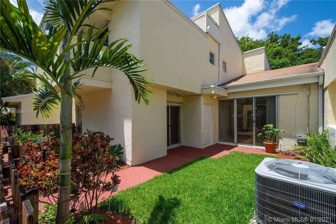 Vendido Recientemente: $350,000 (3 camas, 2 baños, 1837 Pies cuadrados)