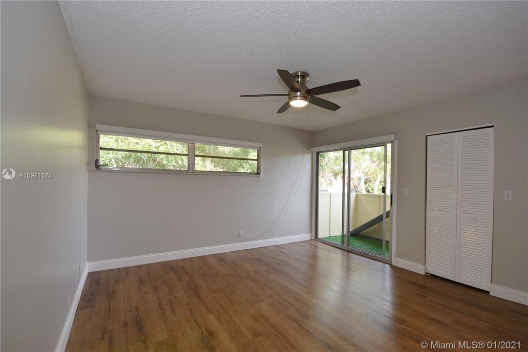 Vendido Recientemente: $350,000 (3 camas, 2 baños, 1837 Pies cuadrados)