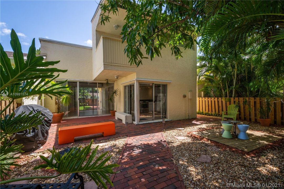 Vendido Recientemente: $350,000 (3 camas, 2 baños, 1837 Pies cuadrados)