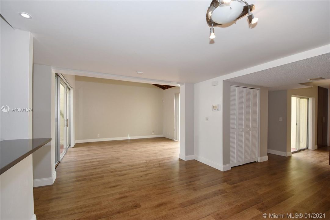 Vendido Recientemente: $350,000 (3 camas, 2 baños, 1837 Pies cuadrados)