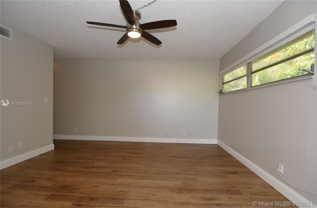 Vendido Recientemente: $350,000 (3 camas, 2 baños, 1837 Pies cuadrados)