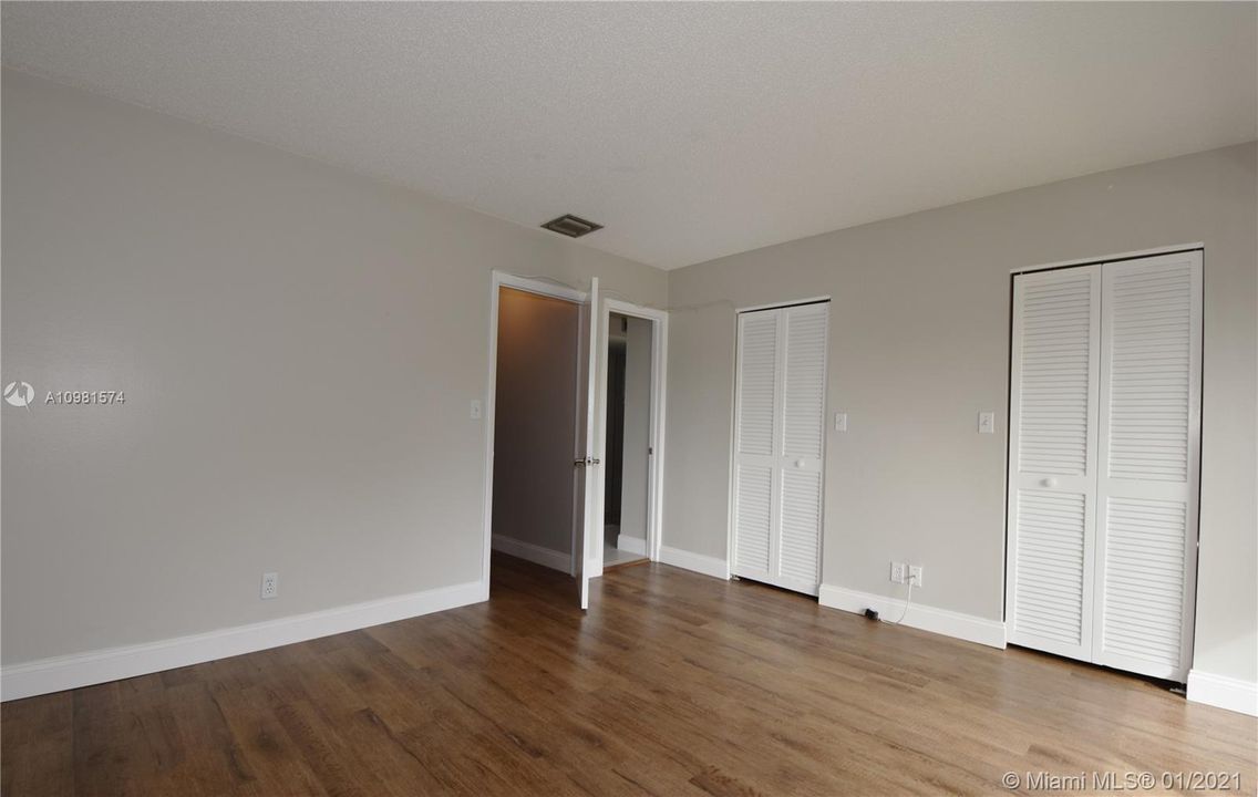 Vendido Recientemente: $350,000 (3 camas, 2 baños, 1837 Pies cuadrados)